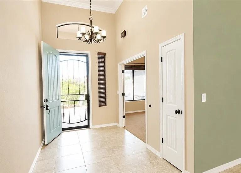 2086 Buena Vista Dr - Photo 3 of 20