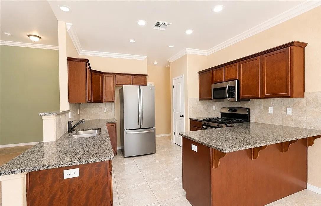 2086 Buena Vista Dr - Photo 6 of 20