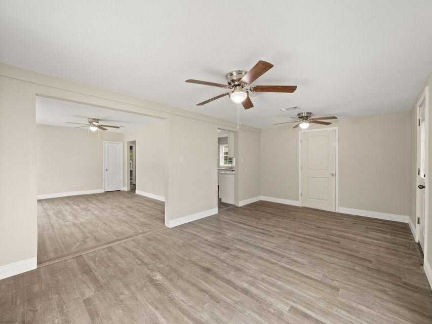 921 Lake Court Dr - Photo 4 of 10