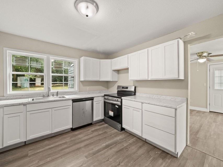 921 Lake Court Dr - Photo 5 of 10