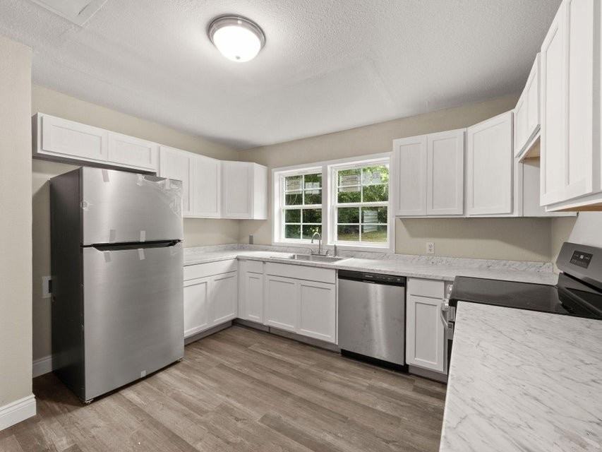 921 Lake Court Dr - Photo 6 of 10