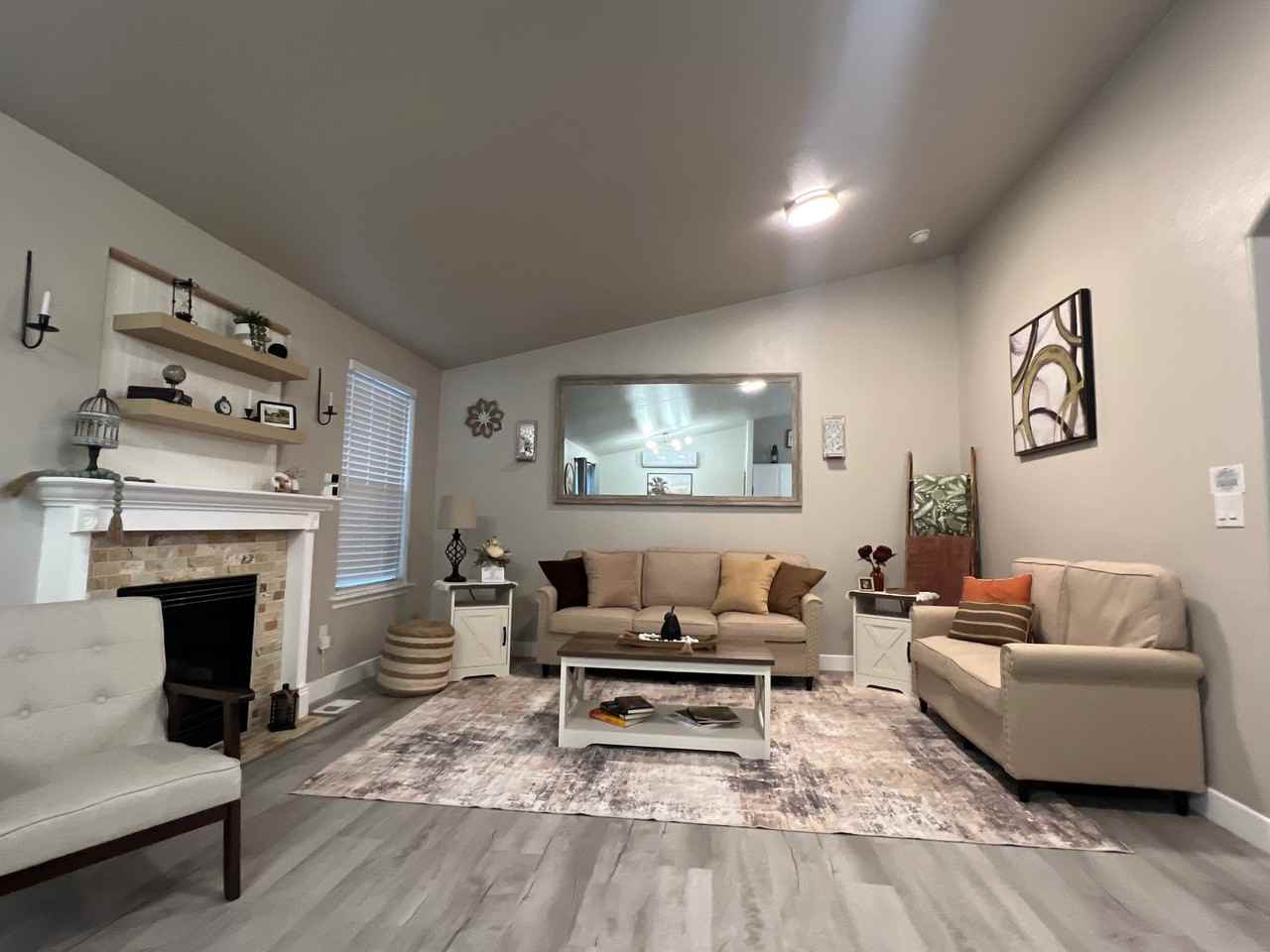 1039 Nepean Dr Se #ROOM - Photo 2 of 21