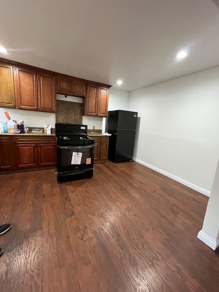 1817 W 66th St #1817 - Photo 3 of 9