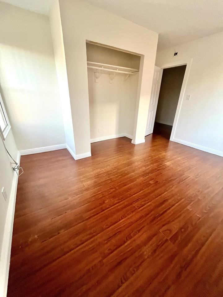 1817 W 66th St #1817 - Photo 5 of 9