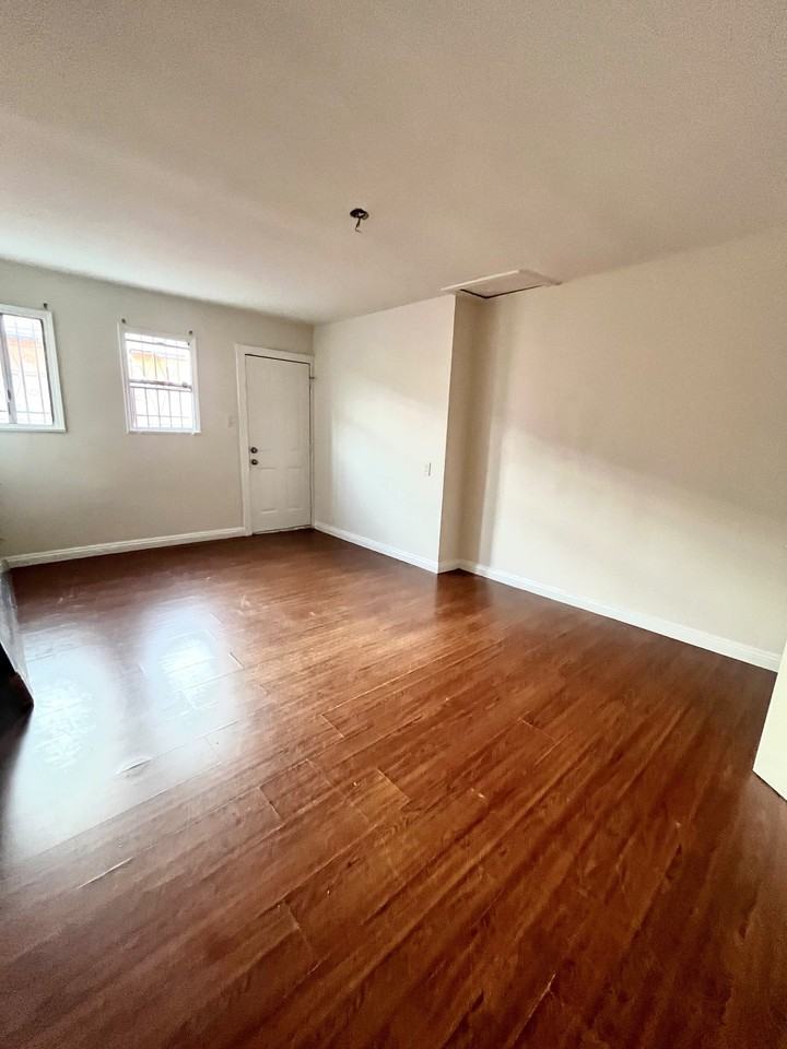1817 W 66th St #1817 - Photo 4 of 9