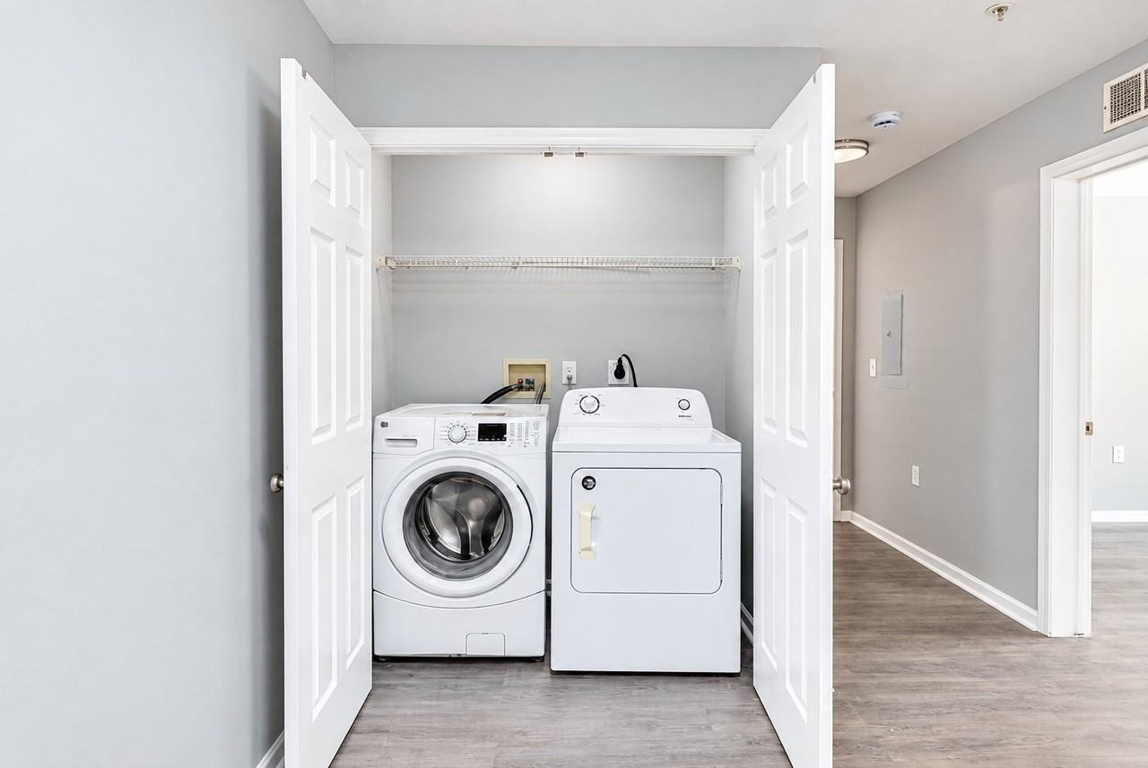 225 W 4th St #A33 - Photo 3 of 10