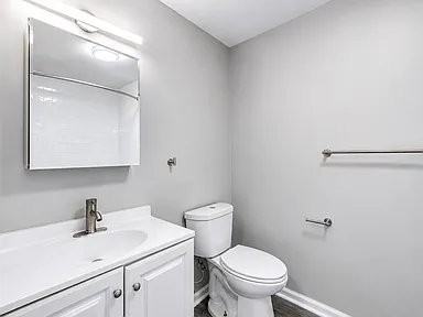 225 W 4th St #A33 - Photo 5 of 10