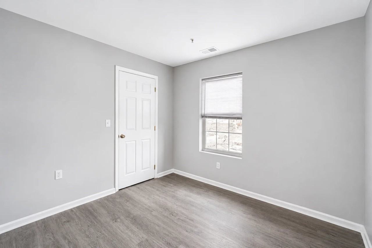 225 W 4th St #A33 - Photo 6 of 10