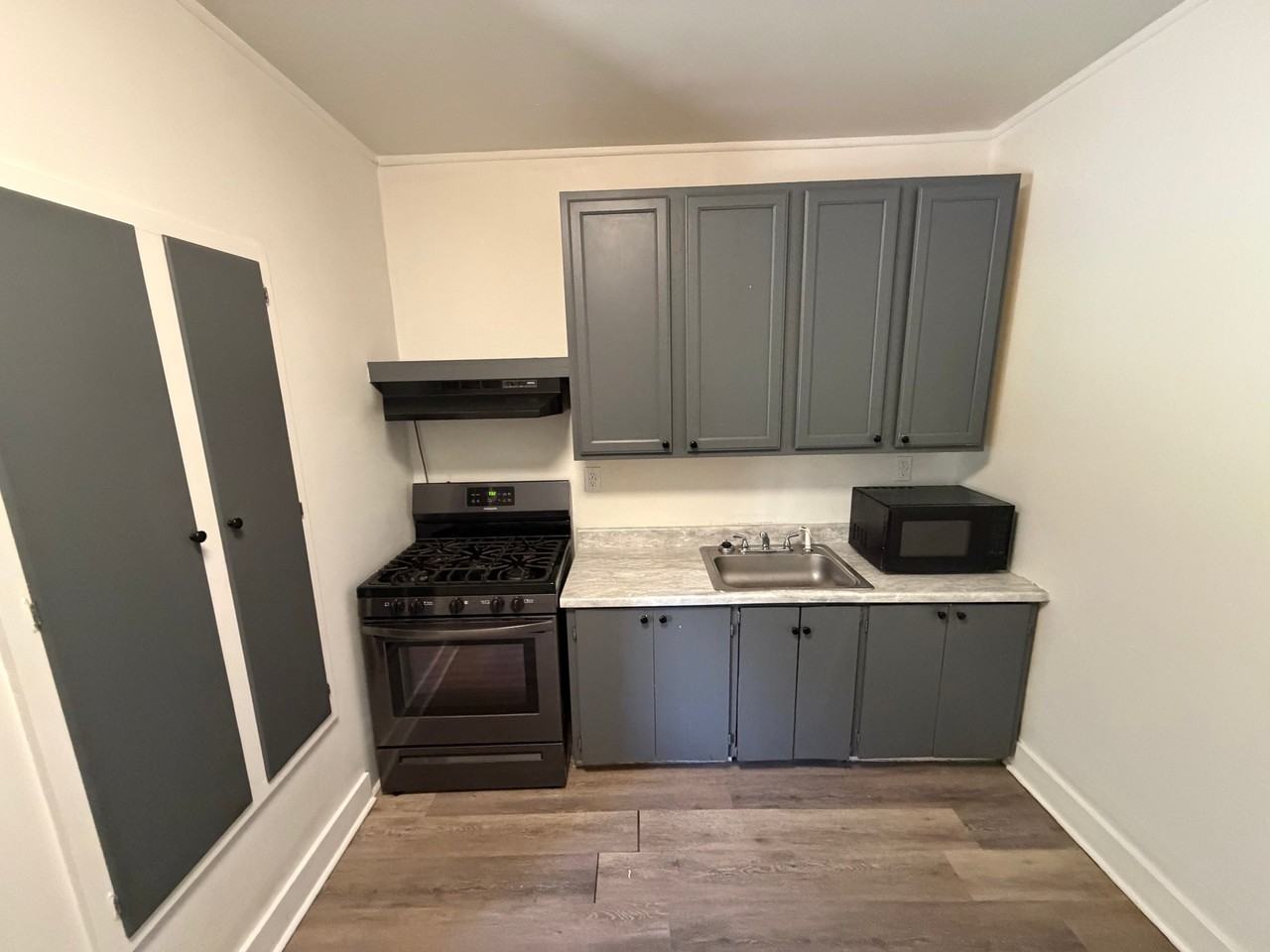 807 N Main St - Photo 2 of 7