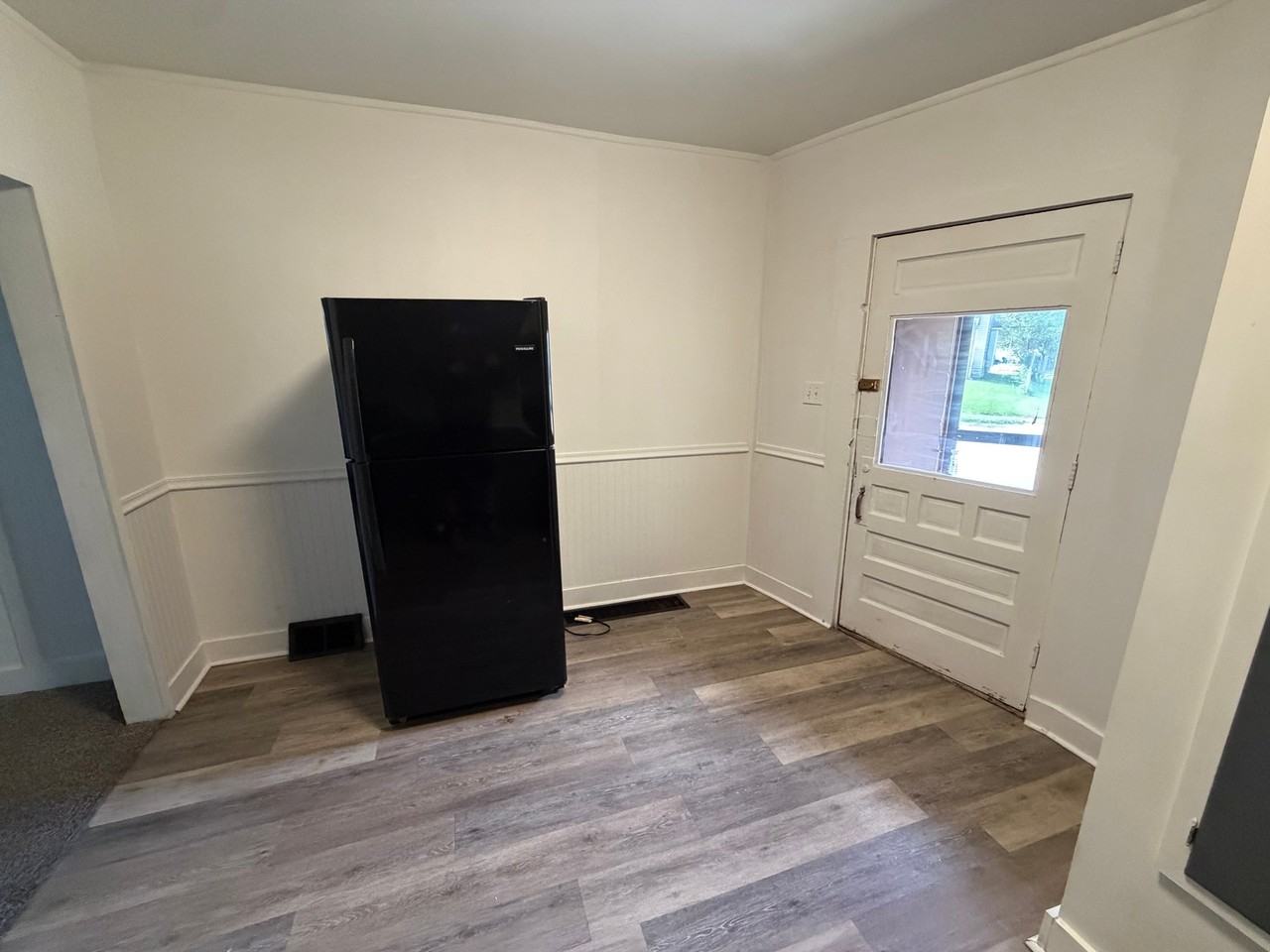 807 N Main St - Photo 3 of 7