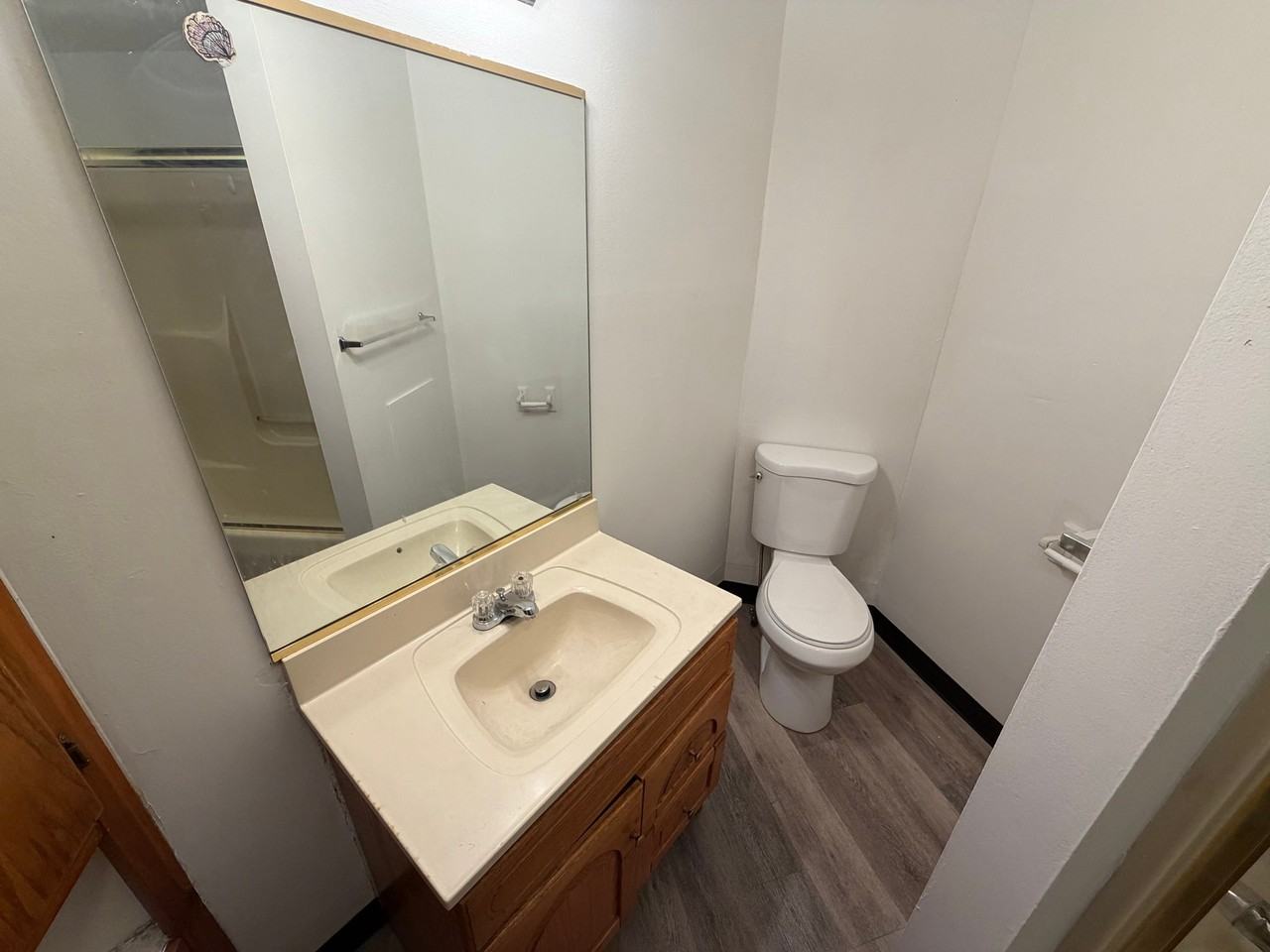807 N Main St - Photo 4 of 7
