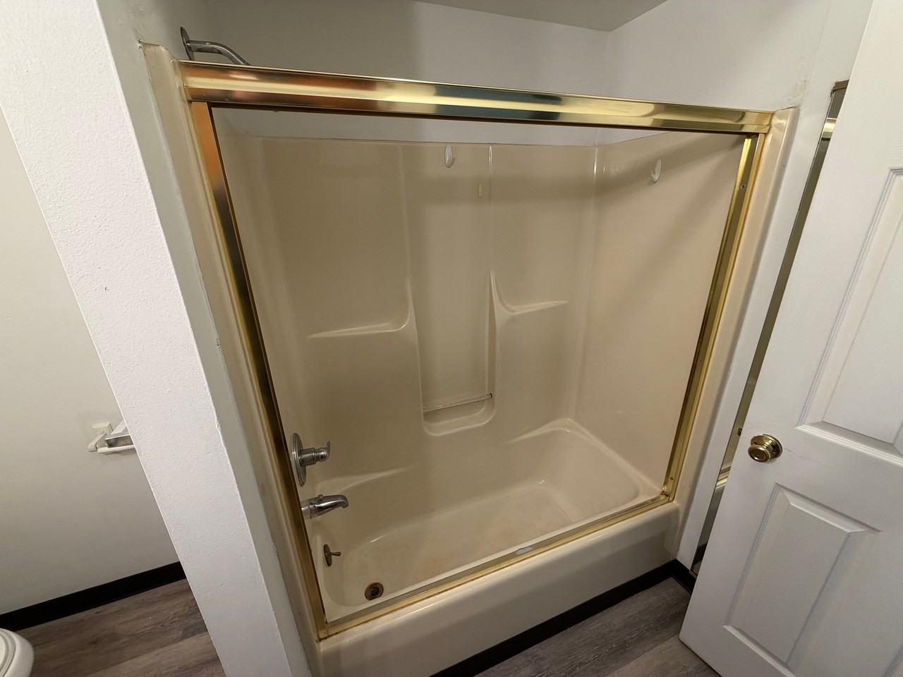 807 N Main St - Photo 5 of 7