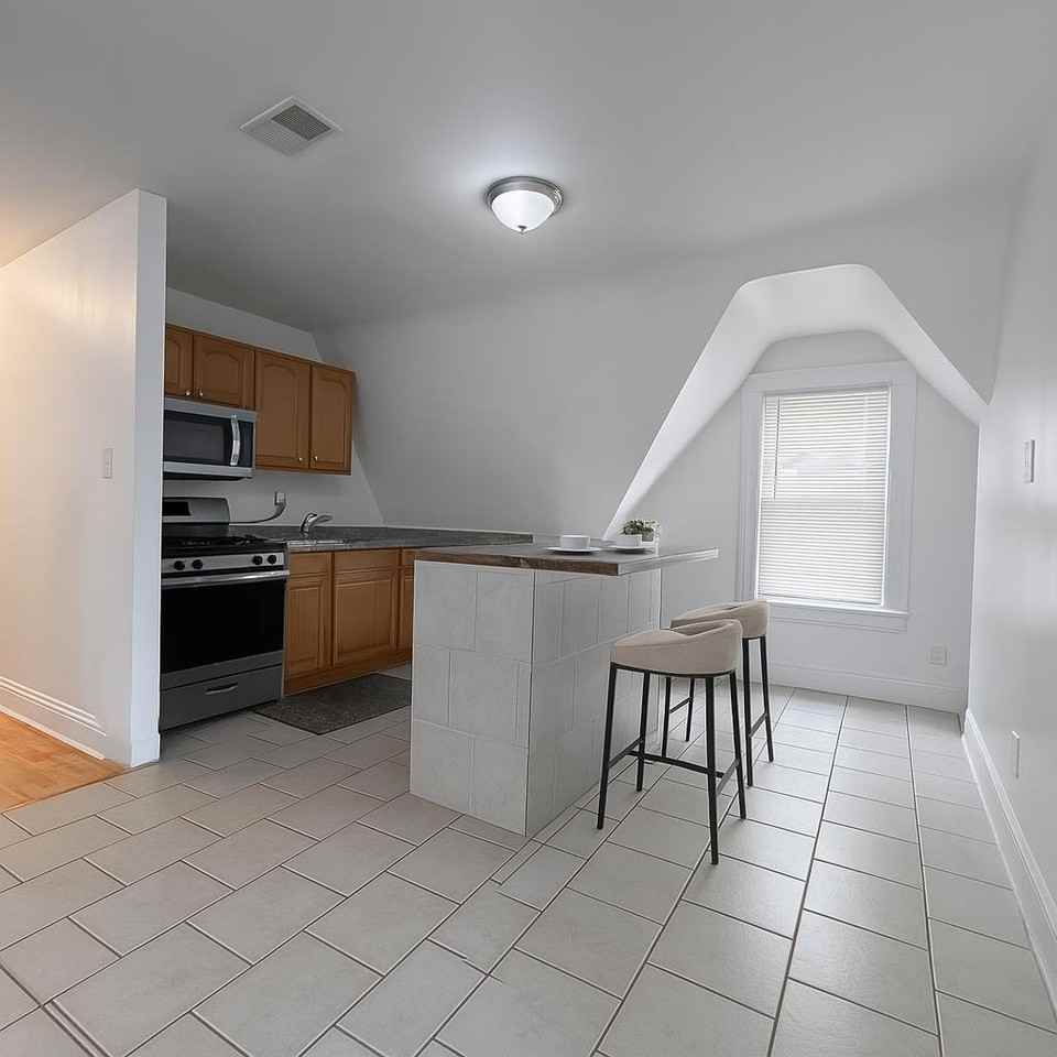 306 Arlington Ave #3 - Photo 2 of 8
