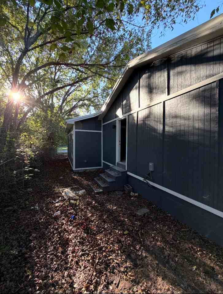 412 S Creek Ave - Photo 2 of 4