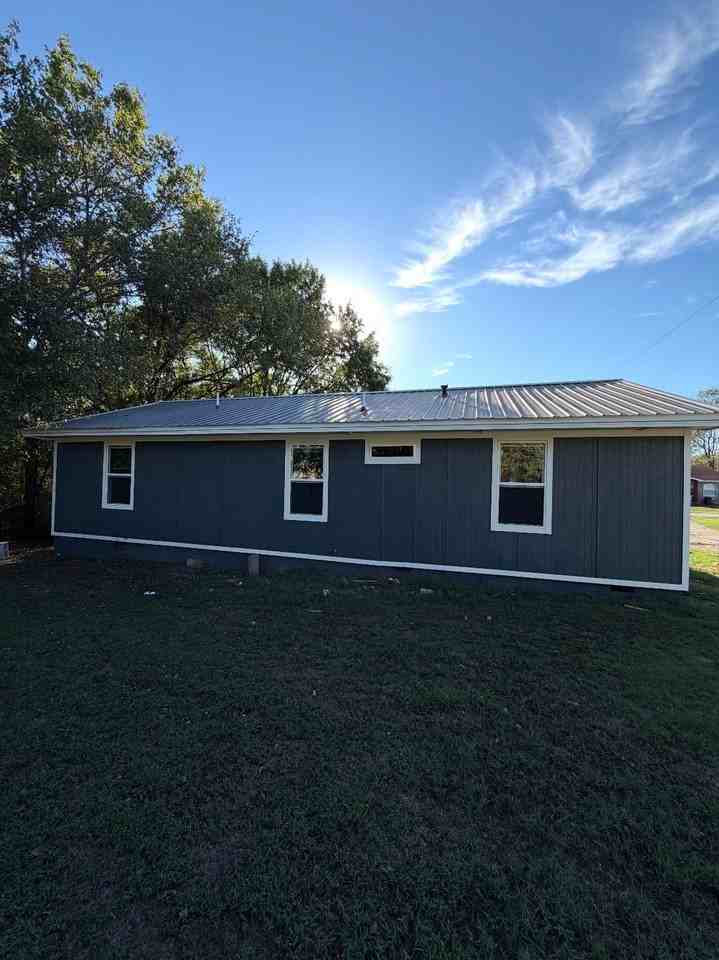412 S Creek Ave - Photo 3 of 4