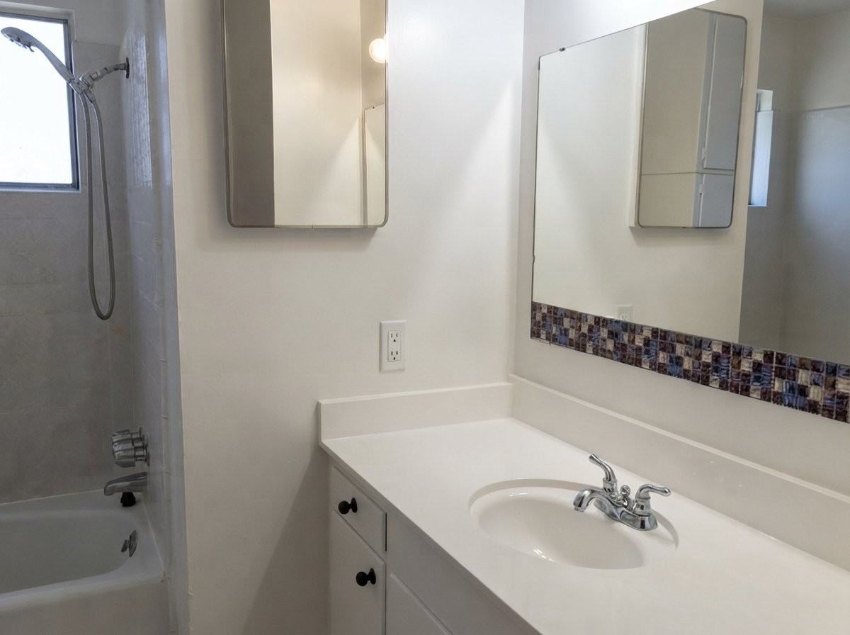 438 Roscoe Rd - Photo 5 of 7