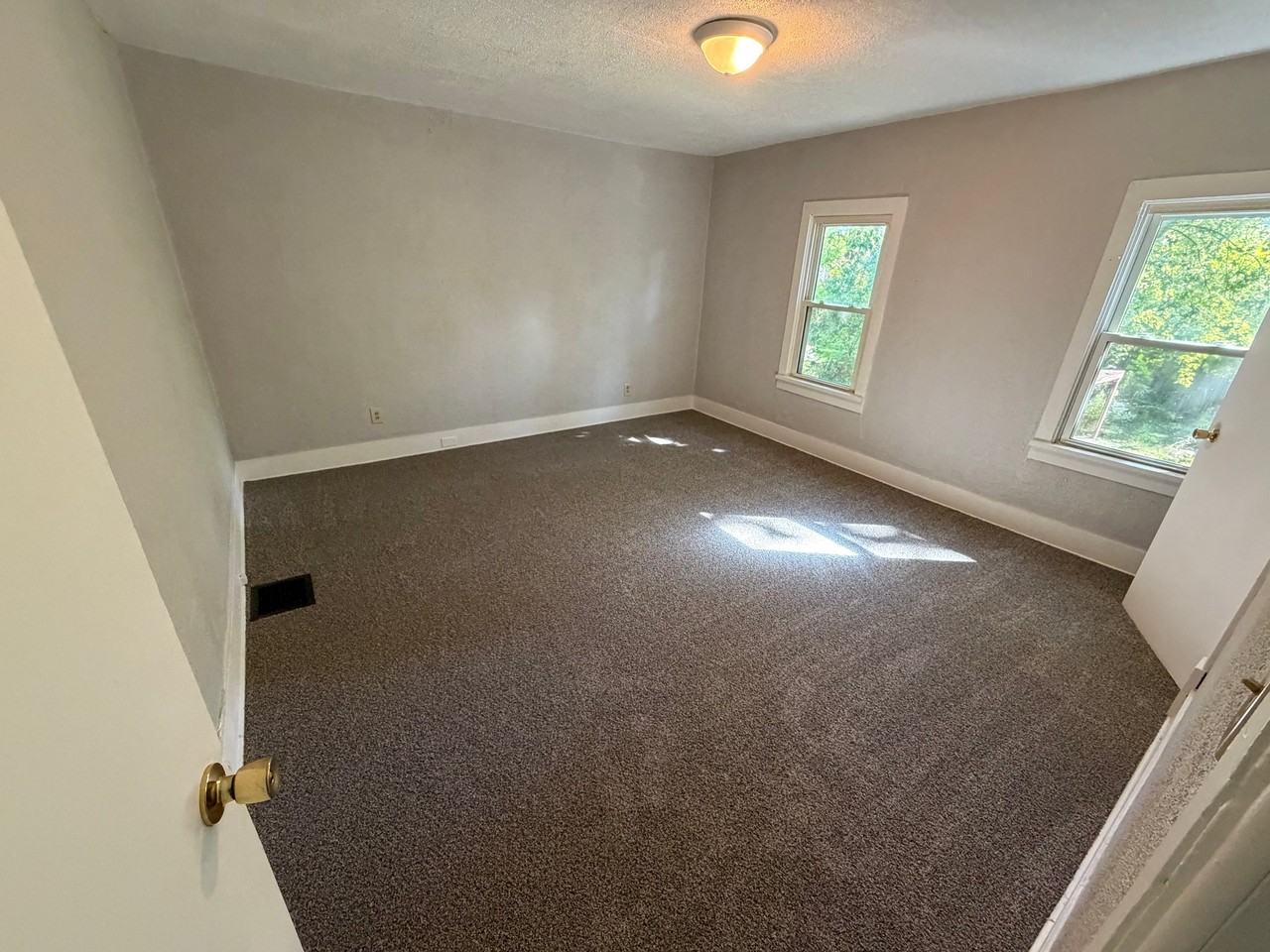 331 Pratt St - Photo 7 of 8