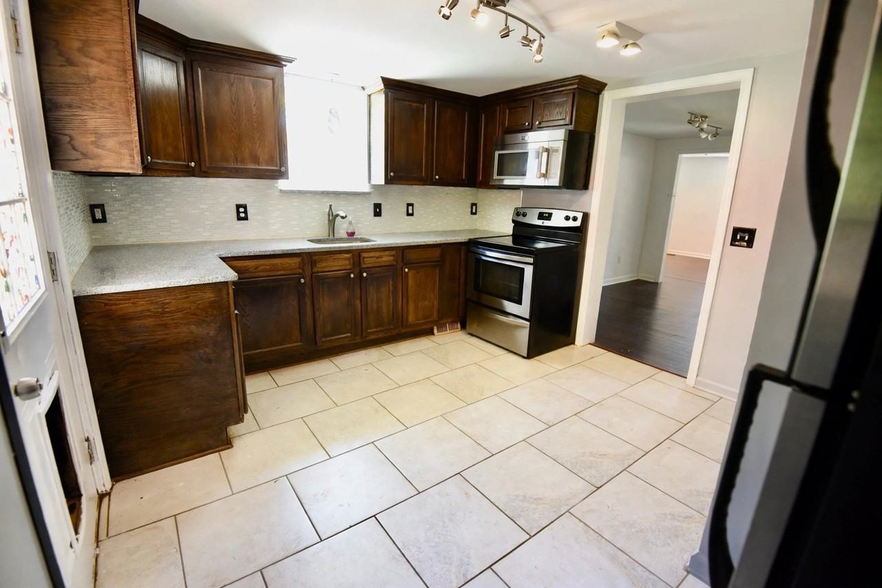 1207 Keller Ave - Photo 4 of 8