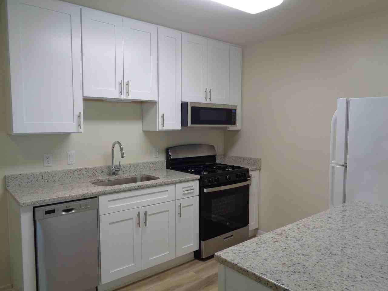 115 Twin Oaks Dr #301 - Photo 3 of 9