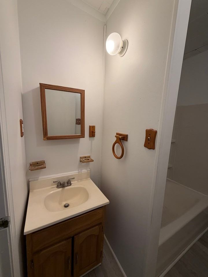 329 Pratt St - Photo 4 of 8