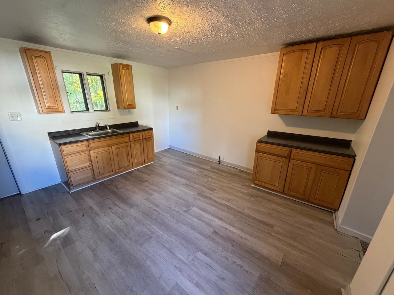 329 Pratt St - Photo 5 of 8
