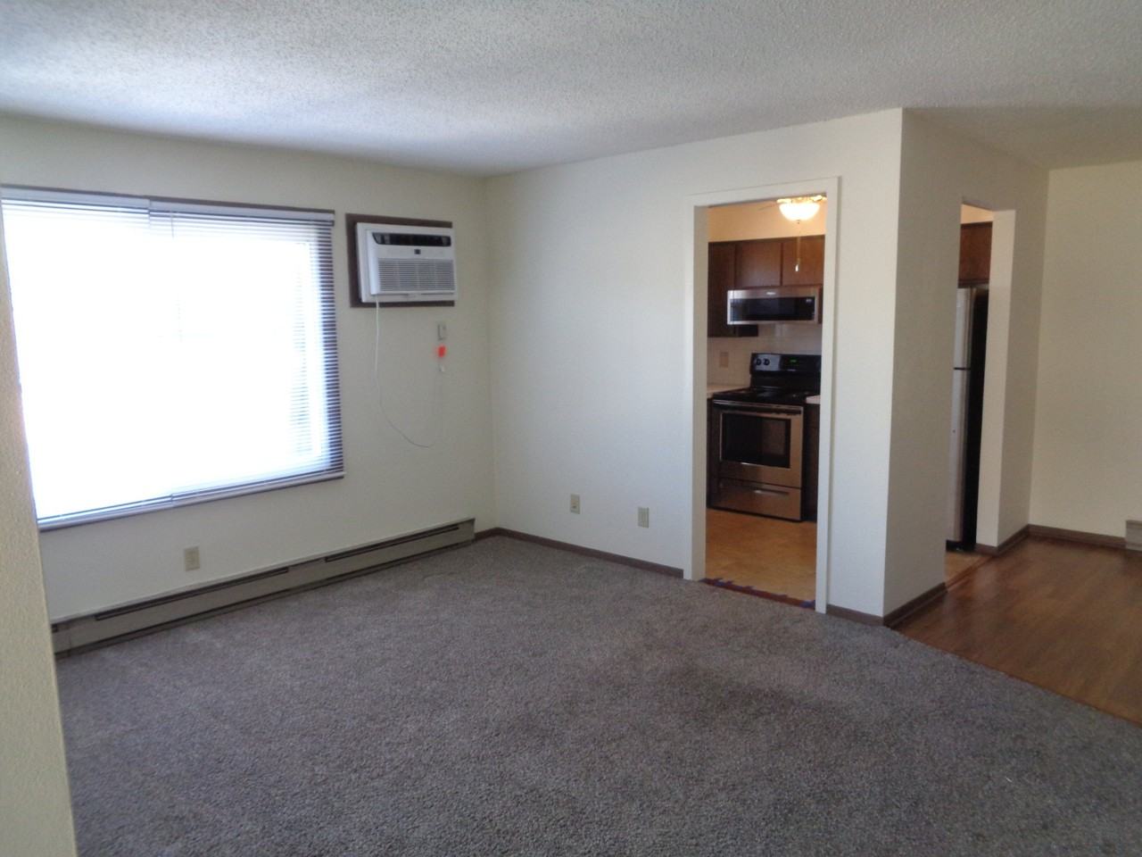 112 Twin Oaks Dr #11 - Photo 4 of 9