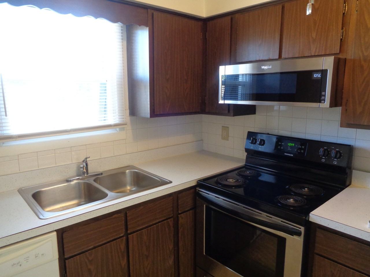 112 Twin Oaks Dr #11 - Photo 5 of 9