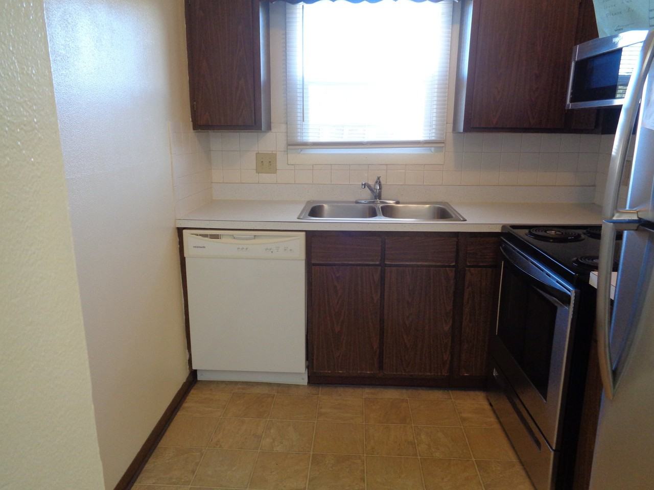 112 Twin Oaks Dr #11 - Photo 6 of 9