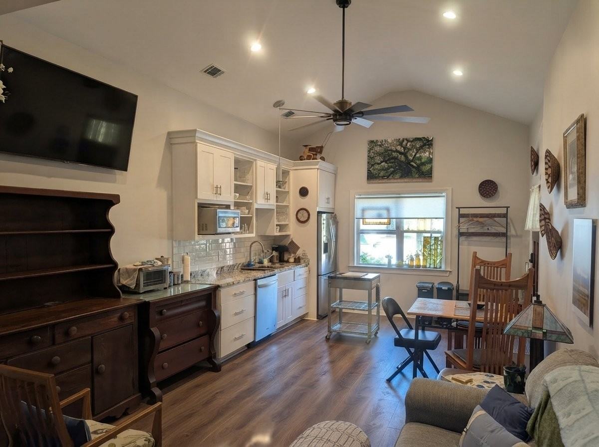 2066 Raskin Ave - Photo 7 of 14