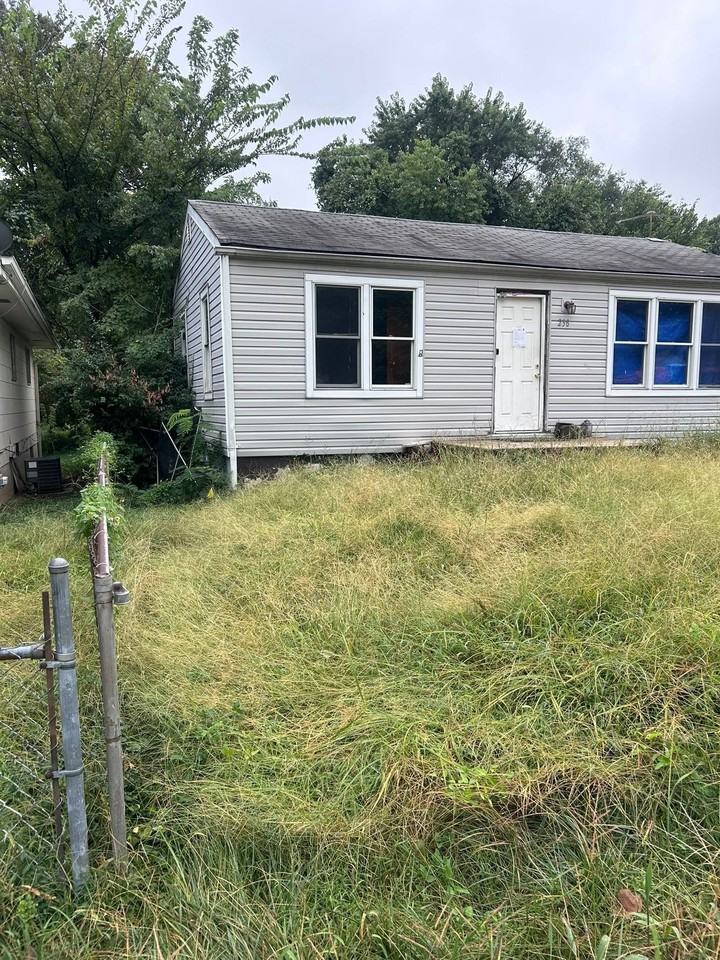 238 Connolly Dr - Photo 2 of 17