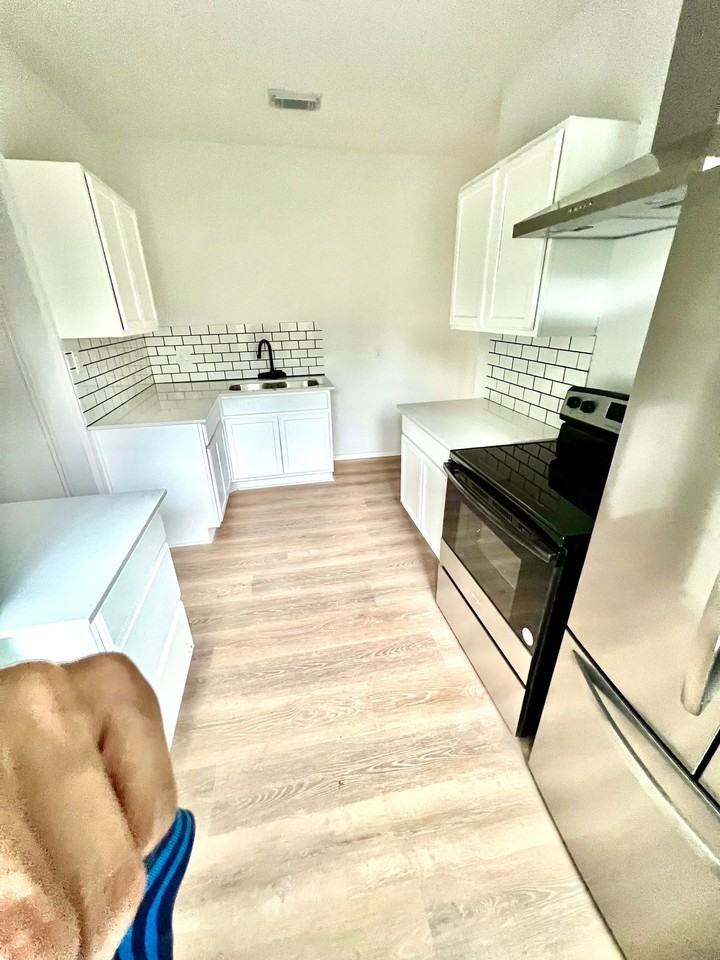 2105 Lyle Ave #A - Photo 4 of 13