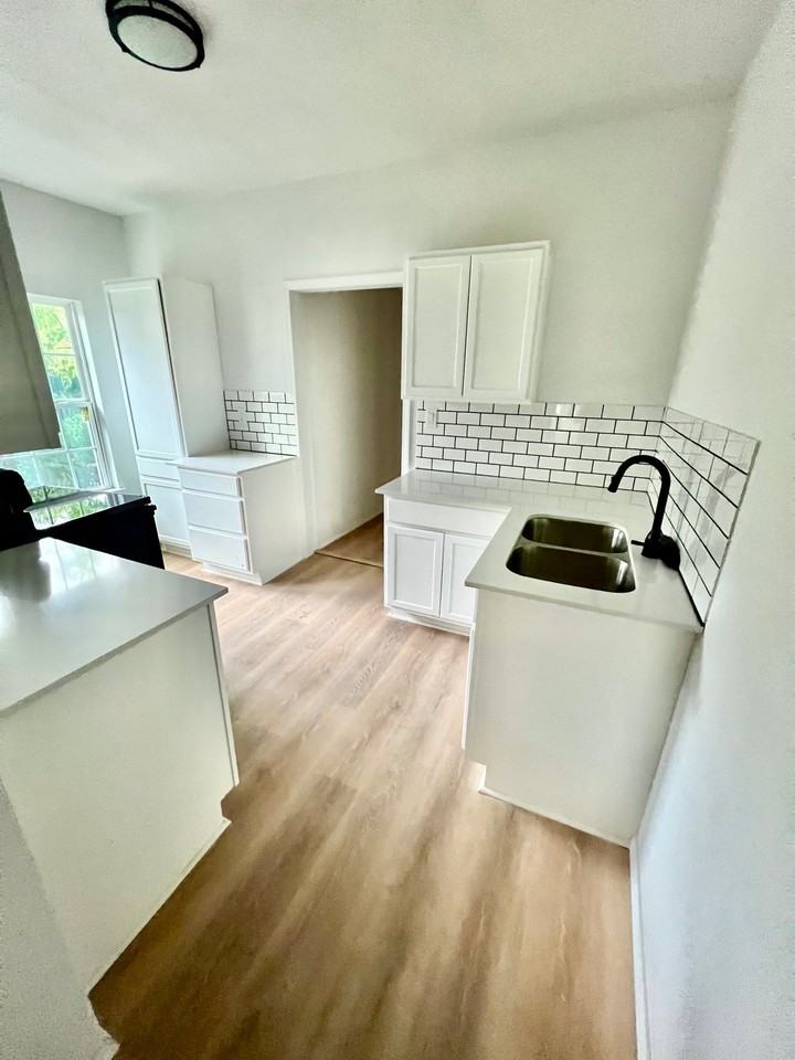 2105 Lyle Ave #A - Photo 5 of 13