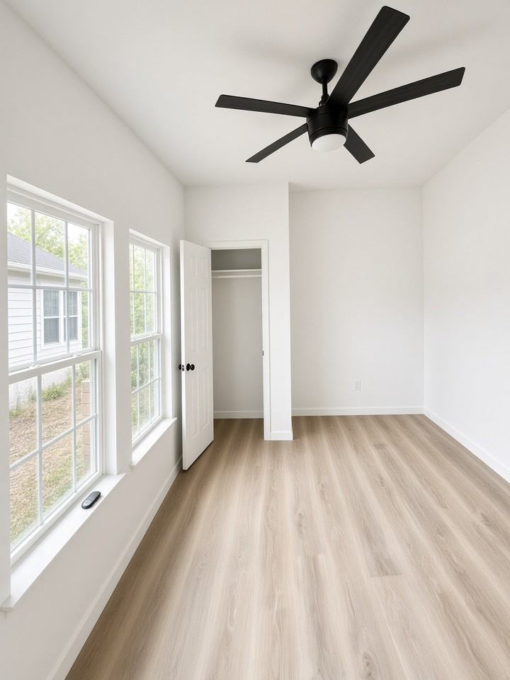 2105 Lyle Ave #B - Photo 3 of 9