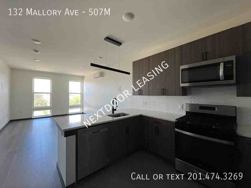 132 Mallory Ave #507M - Photo 3 of 11