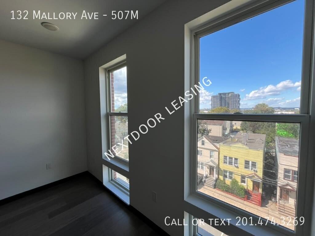 132 Mallory Ave #507M - Photo 6 of 11