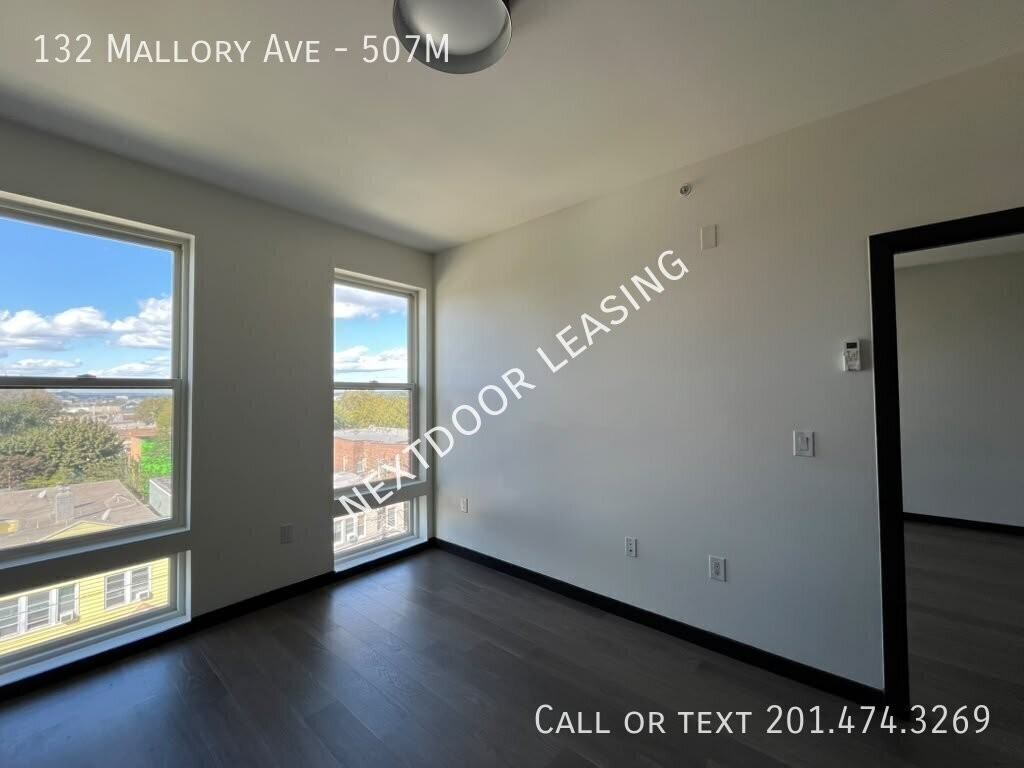 132 Mallory Ave #507M - Photo 7 of 11