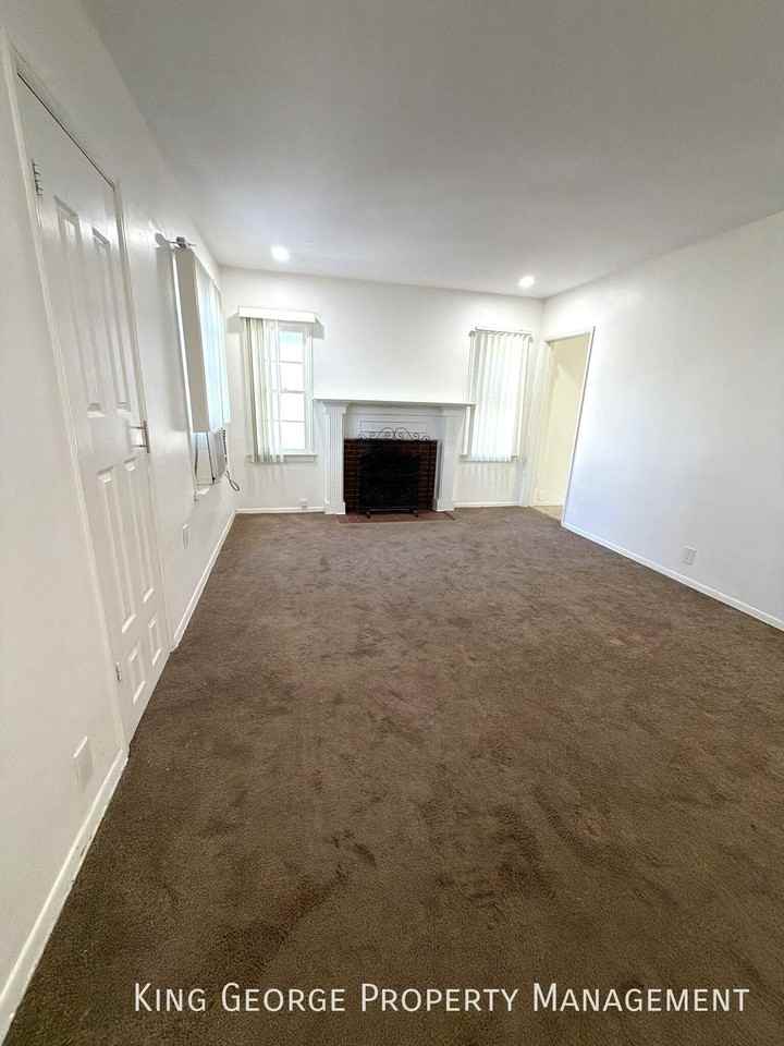 6504 1/2 Hazeltine Ave - Photo 2 of 29