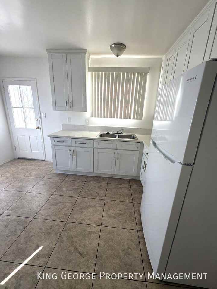 6504 1/2 Hazeltine Ave - Photo 6 of 29