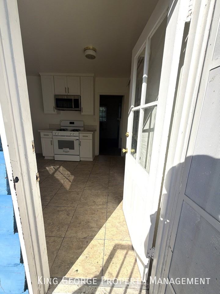 6504 1/2 Hazeltine Ave - Photo 7 of 29