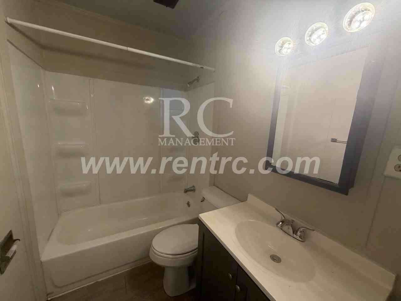 219 Grace St - Photo 4 of 15