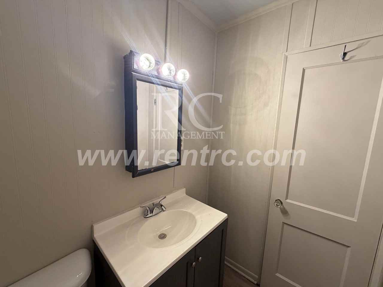 219 Grace St - Photo 5 of 15