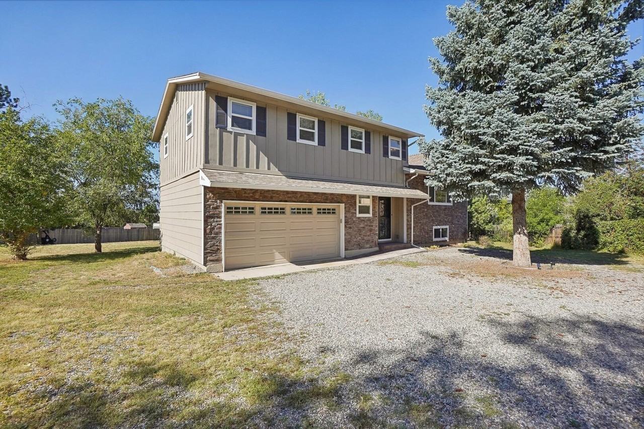 1563 Cragin Rd - Photo 2 of 50