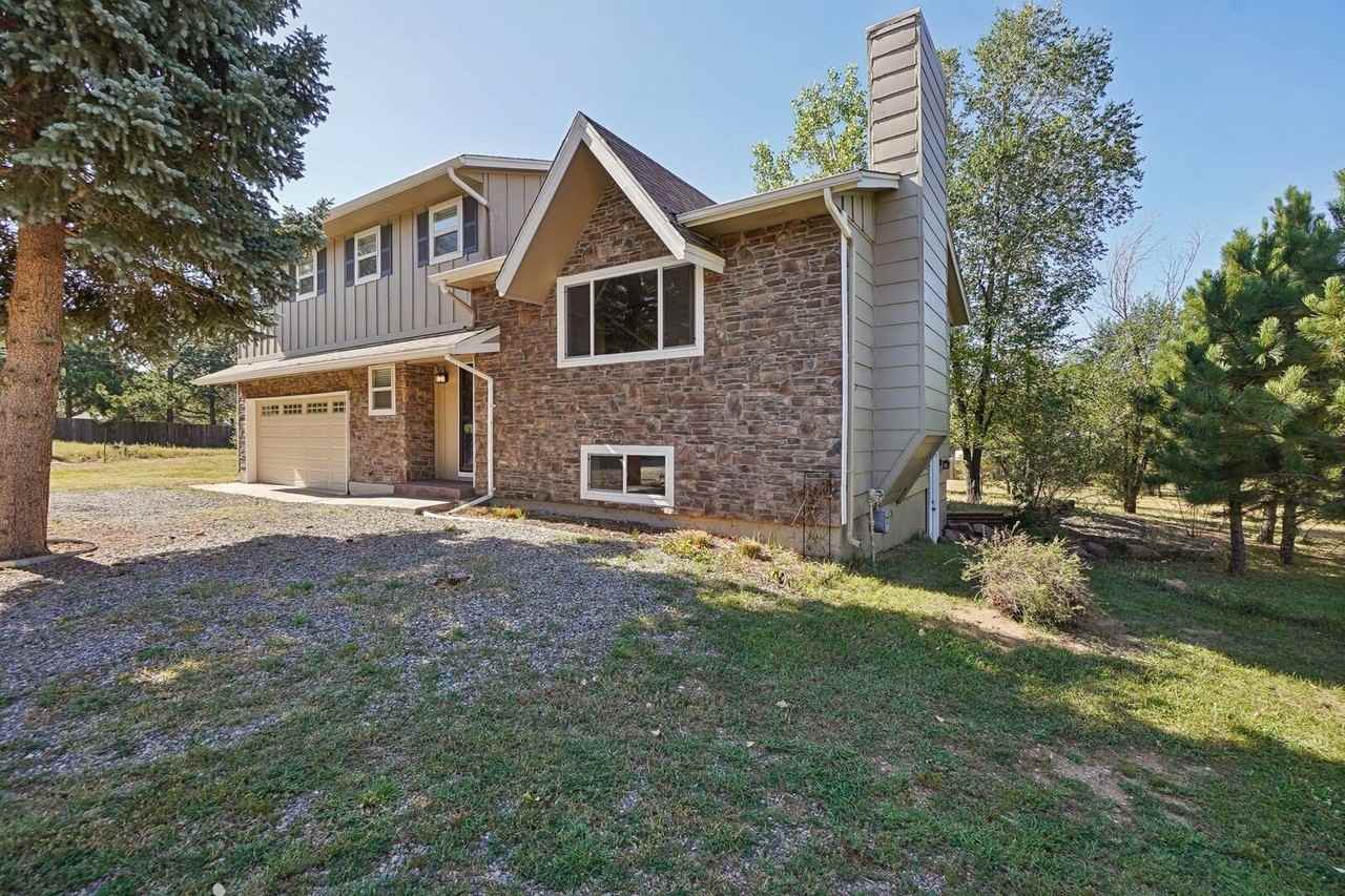 1563 Cragin Rd - Photo 3 of 50