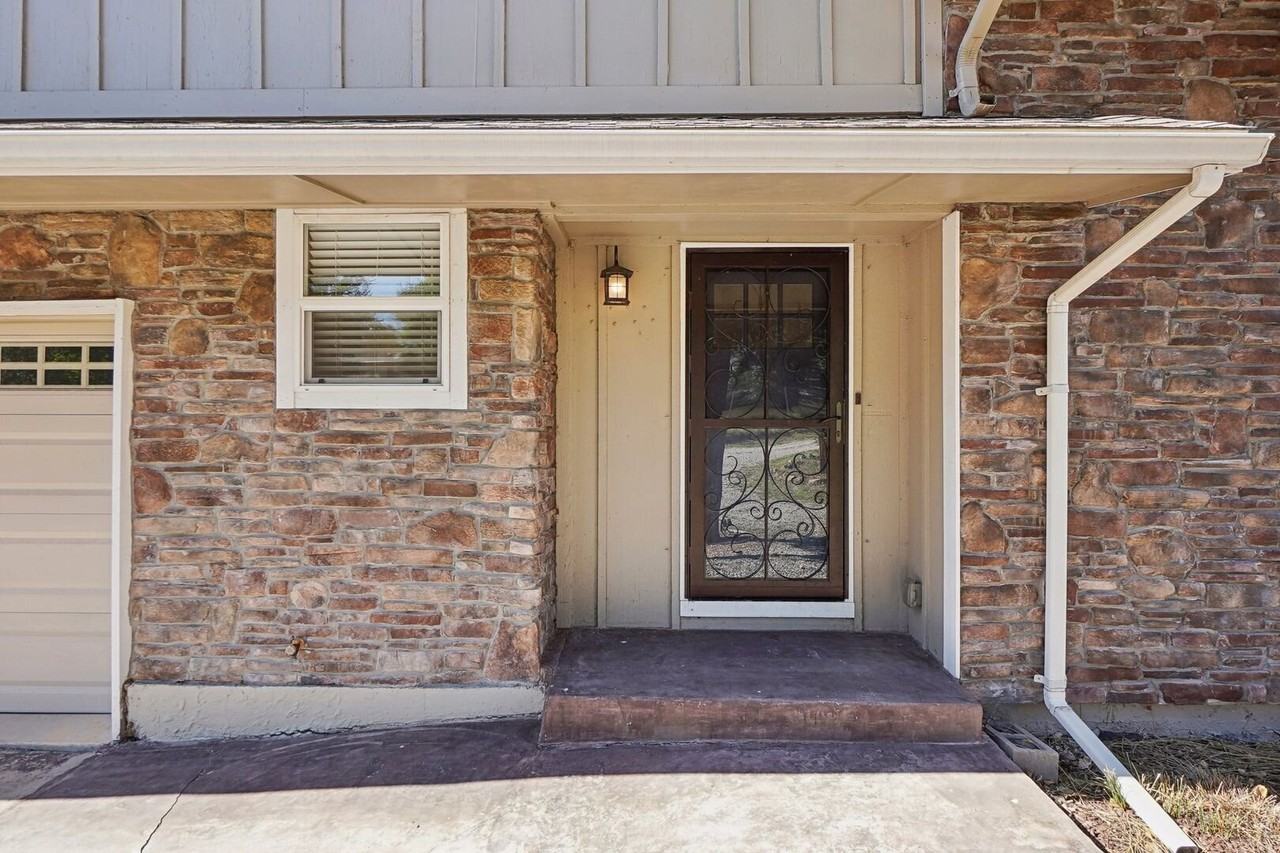 1563 Cragin Rd - Photo 4 of 50