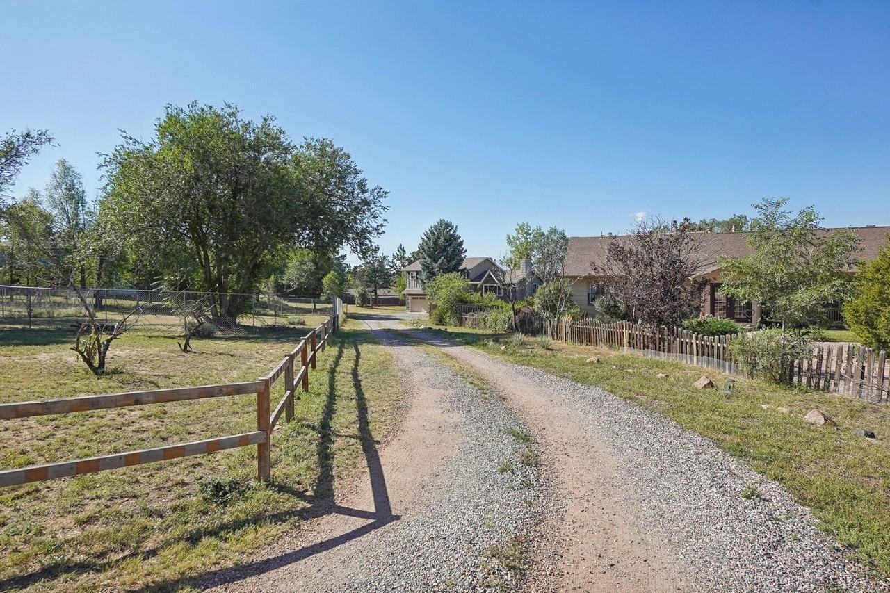 1563 Cragin Rd - Photo 6 of 50