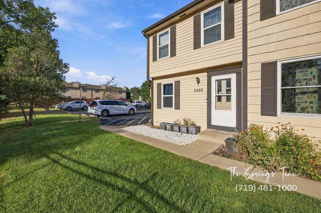 2436 Lexington Village Ln - Photo 2 of 33