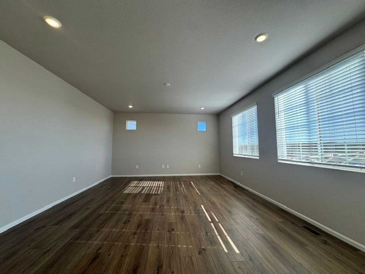 5755 Bowerman Ln - Photo 7 of 30