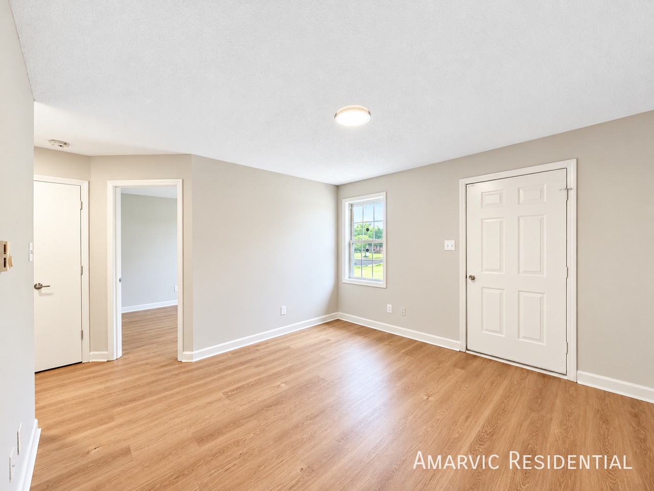 1037 Godwin Ln - Photo 2 of 11