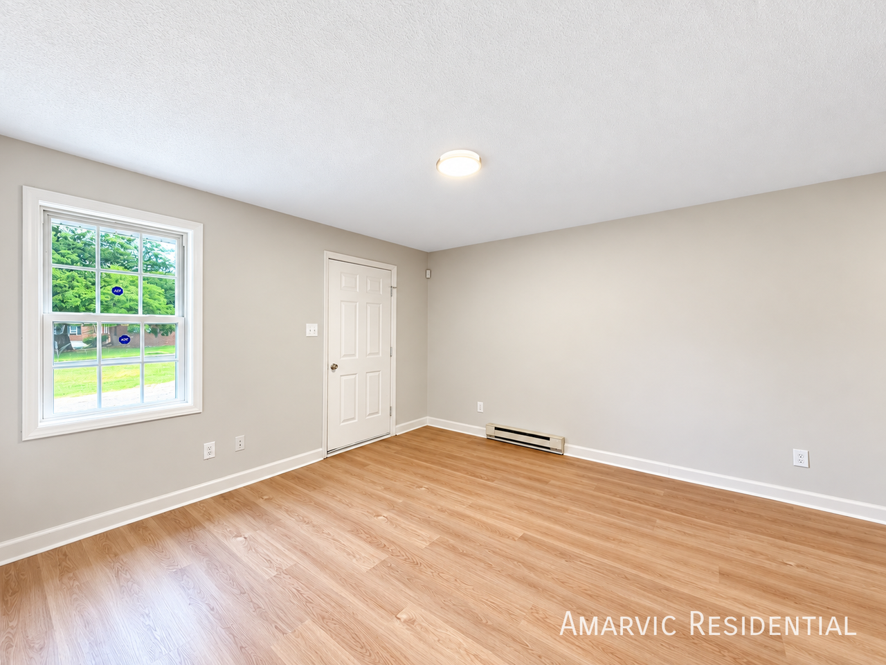 1037 Godwin Ln - Photo 3 of 11