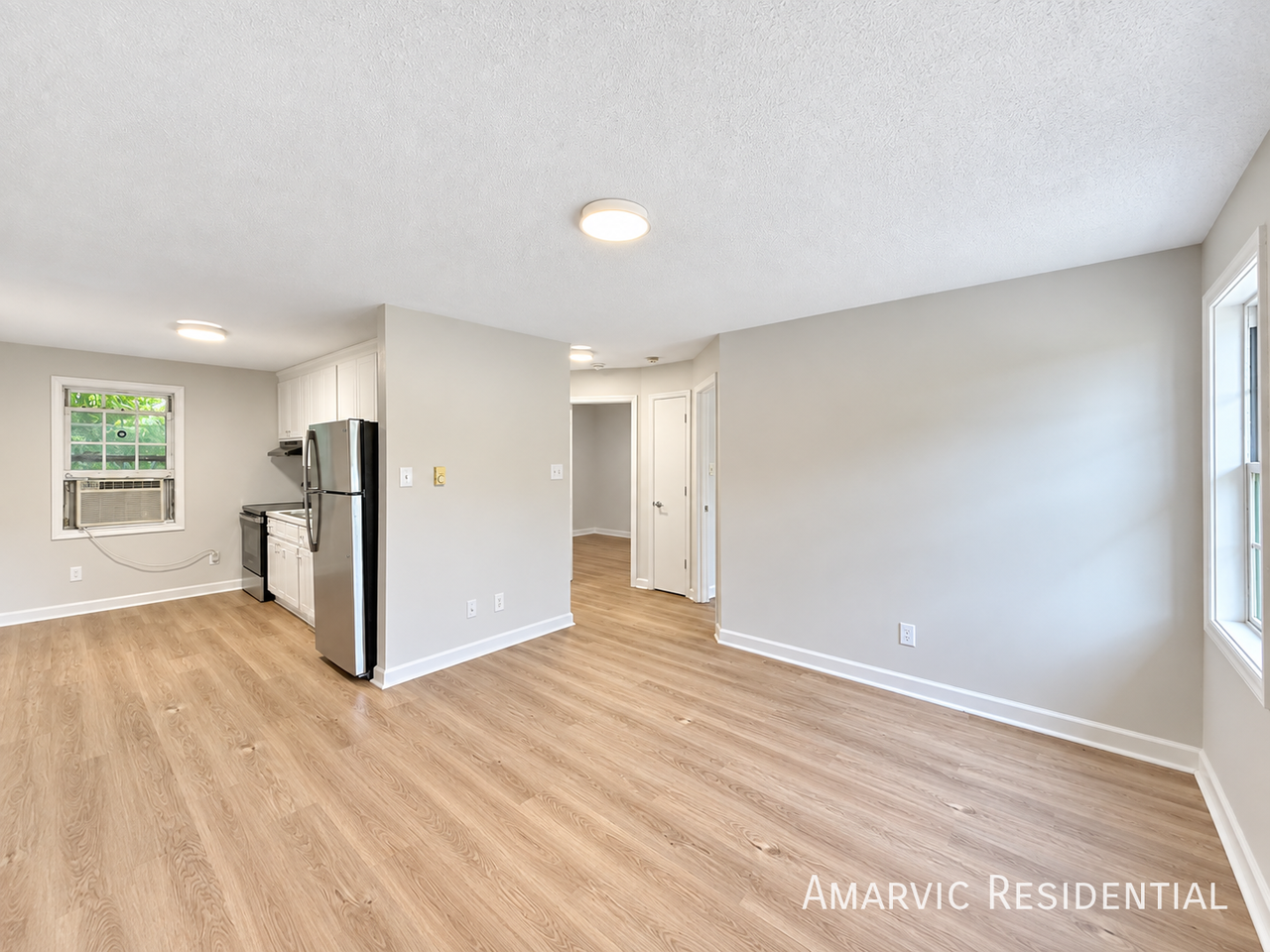 1037 Godwin Ln - Photo 4 of 11
